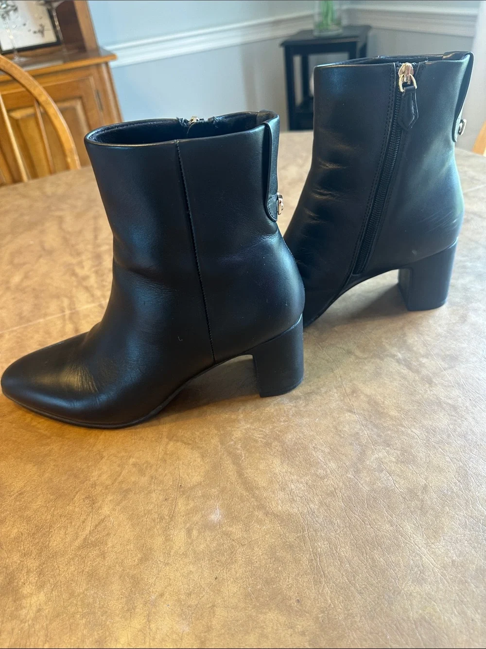 AEROSOLES Black Leather Pointed Toe Ankle Booties